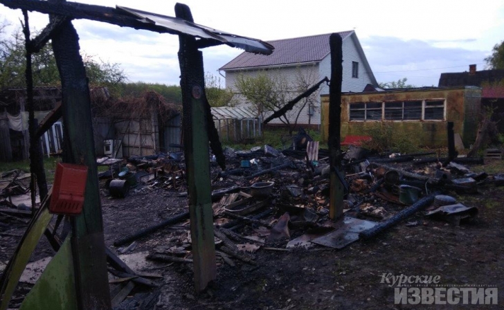 В Курском районе из-за грозы горела дача (ФОТО) В Курском районе из-за грозы горела дача (ФОТО)
