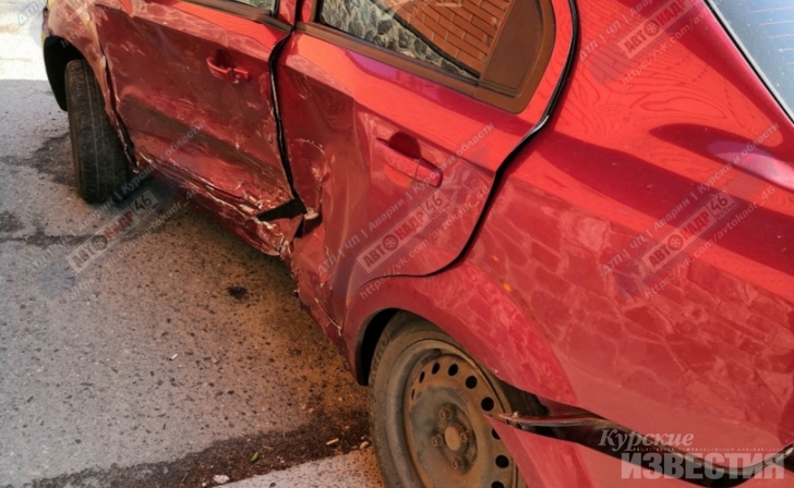 В центре Курска в ДТП пострадали две автомобилистки В центре Курска в ДТП пострадали две автомобилистки