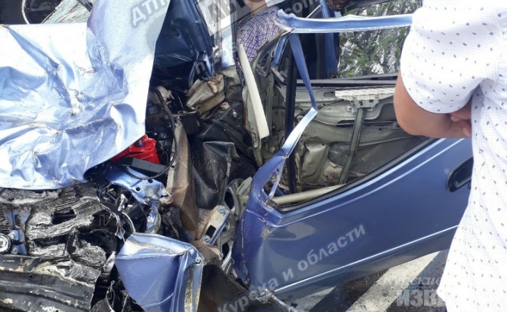 Под Курском в ДТП попали три автомобиля Под Курском в ДТП попали три автомобиля