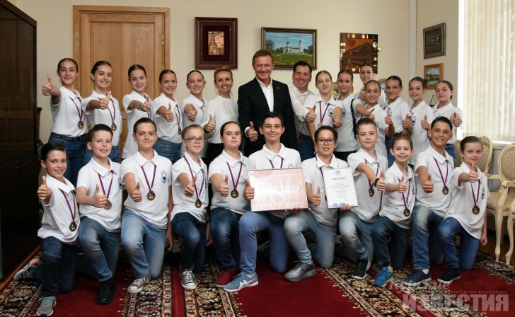 Роман Старовойт встретился с победителями Дельфийских игр из Курска Роман Старовойт встретился с победителями Дельфийских игр из Курска