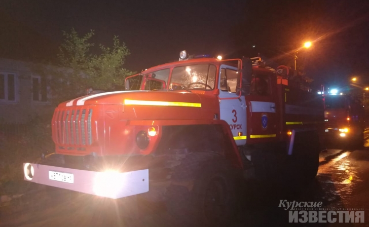 Курск. Во время пожара в гараже сгорел автомобиль «Рено Логан» Курск. Во время пожара в гараже сгорел автомобиль «Рено Логан»