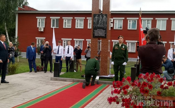 В Курске открыли памятный знак железнодорожникам В Курске открыли памятный знак железнодорожникам