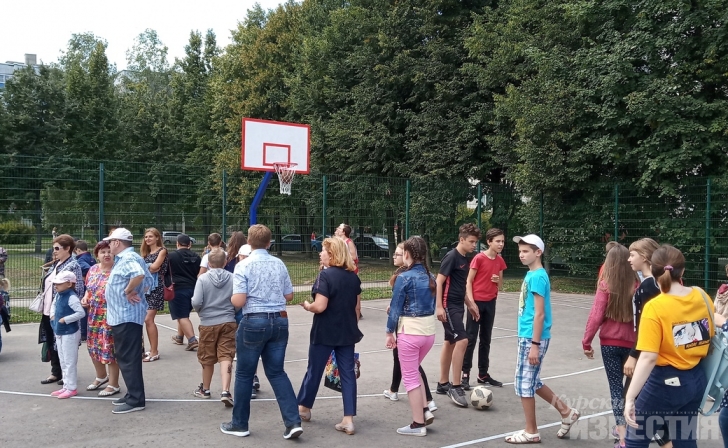 В Курске восстановили заброшенную спортивную площадку В Курске восстановили заброшенную спортивную площадку