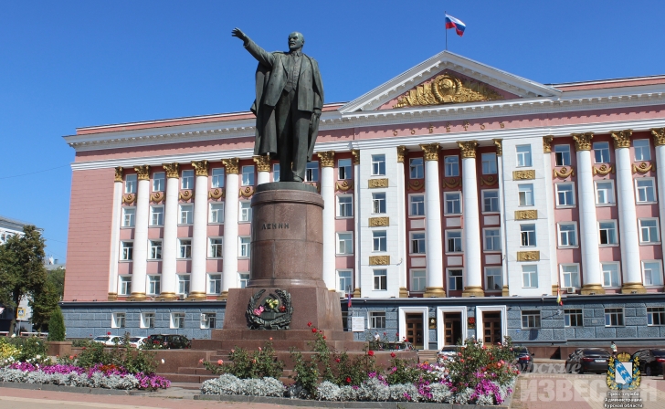 Памятник Ленину в Курске отремонтировали за 100 тысяч рублей Памятник Ленину в Курске отремонтировали за 100 тысяч рублей