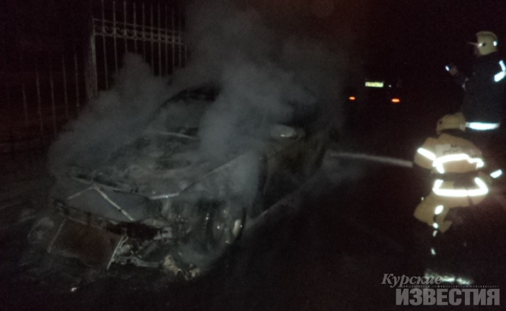 В Курске ночью сгорел автомобиль «БМВ Х1» В Курске ночью сгорел автомобиль «БМВ Х1»