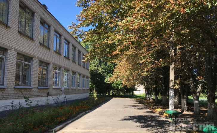 Курская область. В селе Афанасьевке власти вынуждают директора школы закрыть интернат Курская область. В селе Афанасьевке власти вынуждают директора школы закрыть интернат