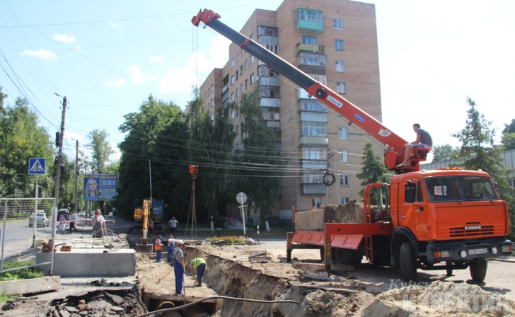 Курск. На улице Димитрова заменили трубопровод Курск. На улице Димитрова заменили трубопровод