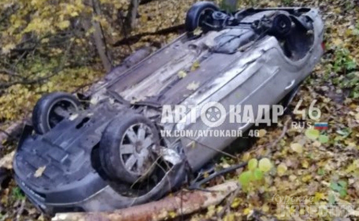 Под Курском перевернулась иномарка Под Курском перевернулась иномарка