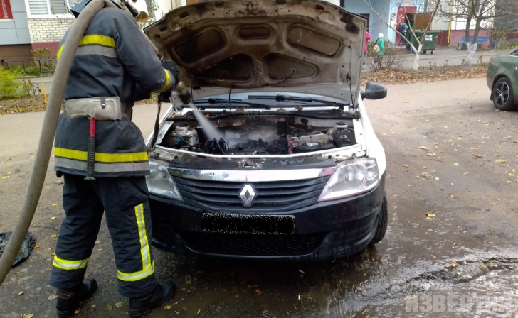 В Курске горел автомобиль «Рено Логан» В Курске горел автомобиль «Рено Логан»