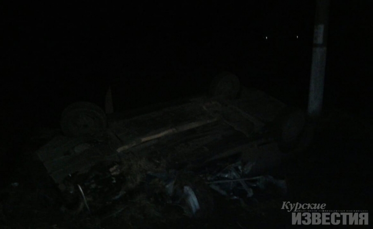 Под Курском «Приора» врезалась в трактор Под Курском «Приора» врезалась в трактор