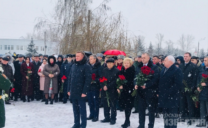 В Курске почтили память Неизвестного солдата В Курске почтили память Неизвестного солдата