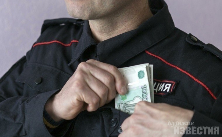 В Курске полицейский попался на взятке В Курске полицейский попался на взятке