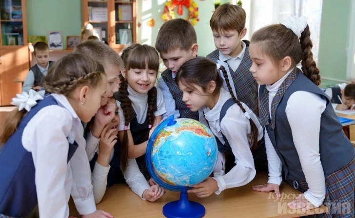 Курянам вернут выплату на приобретение школьной формы для детей Курянам вернут выплату на приобретение школьной формы для детей