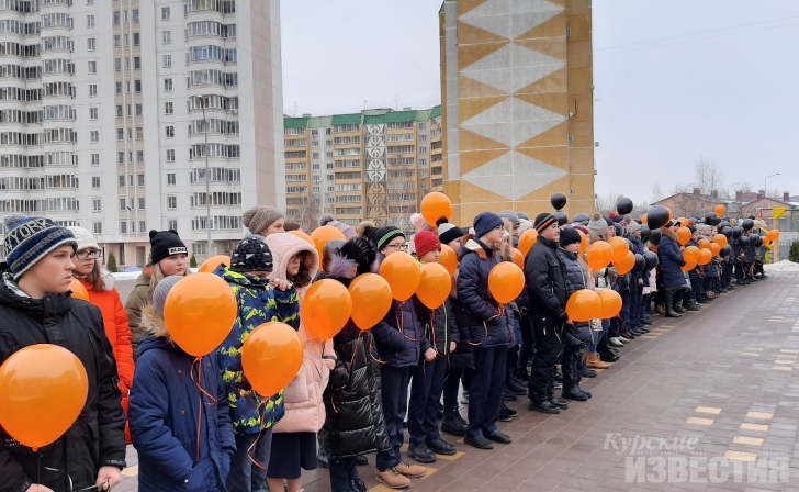 В Курске запустили шары в память о героях В Курске запустили шары в память о героях