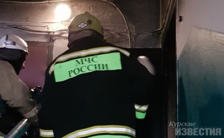 В Курске на пожаре спасли пожилую женщину В Курске на пожаре спасли пожилую женщину