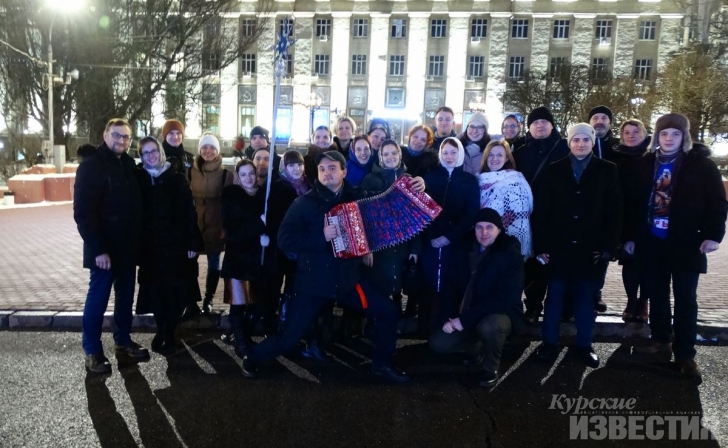 В Курске прокатилась волна Рождественских флешмобов В Курске прокатилась волна Рождественских флешмобов