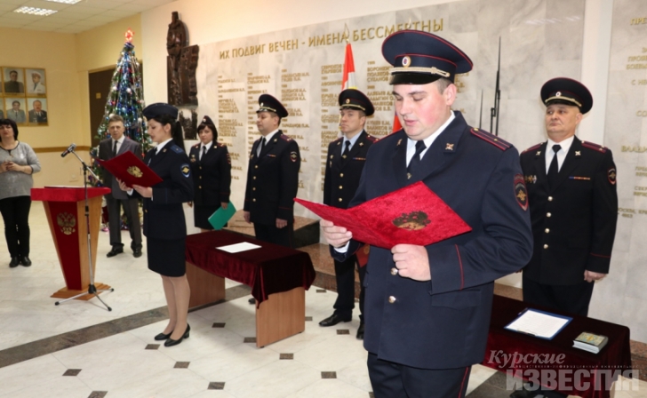 В Курске 22 молодых полицейских приняли присягу В Курске 22 молодых полицейских приняли присягу