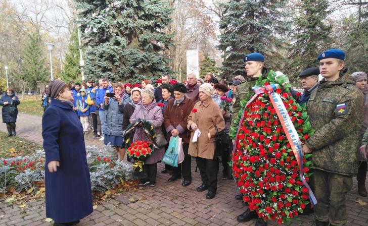 В Курске почтили память жертв сталинских политических репрессий В Курске почтили память жертв сталинских политических репрессий