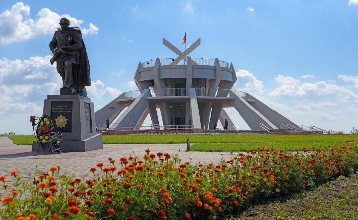 В Поныровском районе Курской области проверили ход ремонта памятников В Поныровском районе Курской области проверили ход ремонта памятников