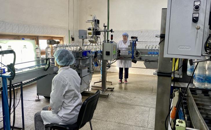 На Курском безалкогольном комбинате модернизировали оборудование На Курском безалкогольном комбинате модернизировали оборудование