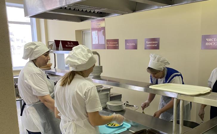В Курске школам рекомендовано привлекать родителей к контролю за едой в столовой В Курске школам рекомендовано привлекать родителей к контролю за едой в столовой