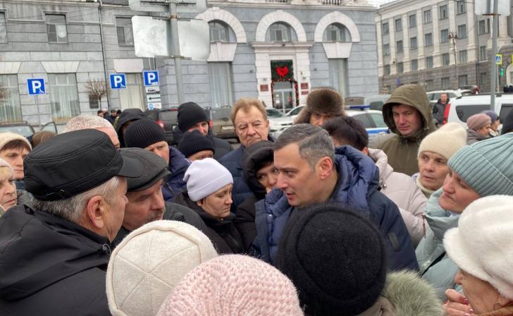 Новых акций протеста переселенцев не исключил курский политолог Владимир Слатинов Новых акций протеста переселенцев не исключил курский политолог Владимир Слатинов