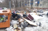 Куряне пожаловались на мусорно-коммунальный коллапс на улице Заводской