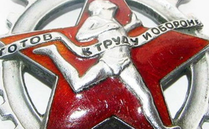 Под Курском районные чиновники сдавали тест норм ГТО Под Курском районные чиновники сдавали тест норм ГТО