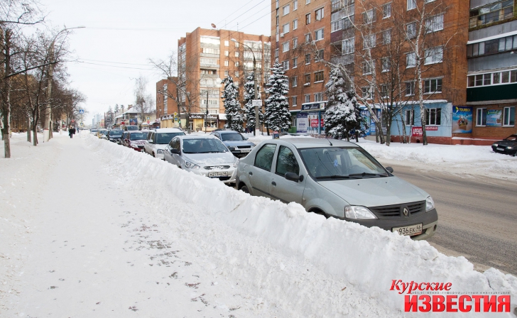 Курск. Водителей призывают убрать автомобили с улиц Курск. Водителей призывают убрать автомобили с улиц