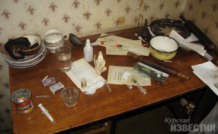 Курянин организовал наркопритон в родительской квартире Курянин организовал наркопритон в родительской квартире