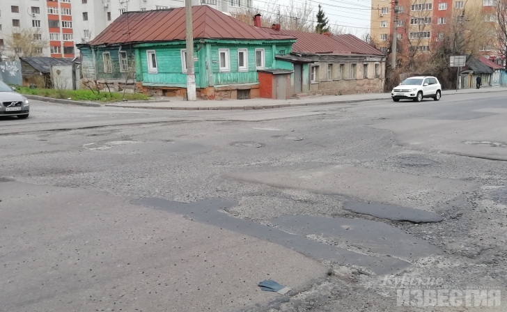 Курск. На улице Красной Армии снова ремонтируют дорогу Курск. На улице Красной Армии снова ремонтируют дорогу