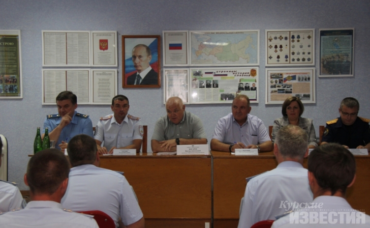 Виктор Косарев познакомился с личным составом Медвенского отделения полиции Виктор Косарев познакомился с личным составом Медвенского отделения полиции