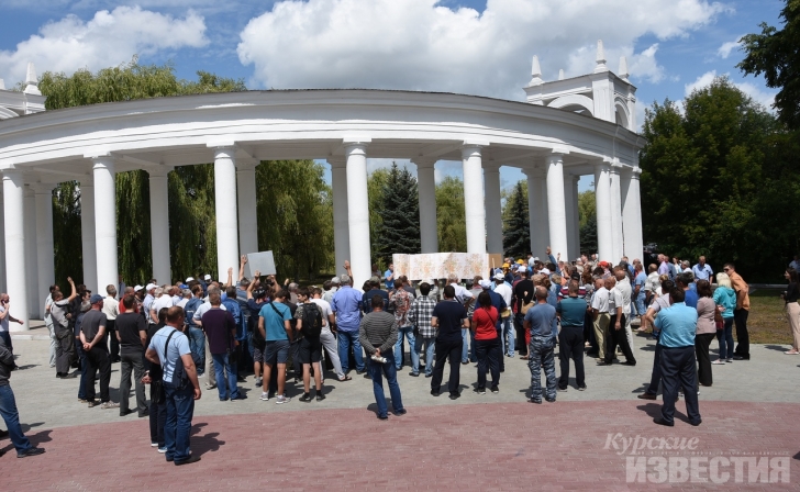 Курским пчеловодам компенсируют потери за погибших пчел Курским пчеловодам компенсируют потери за погибших пчел