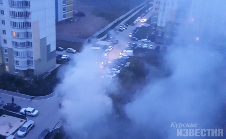 Курск. Из-за перегруженной проводки сабвуфера загорелся автомобиль на Клыкова Курск. Из-за перегруженной проводки сабвуфера загорелся автомобиль на Клыкова