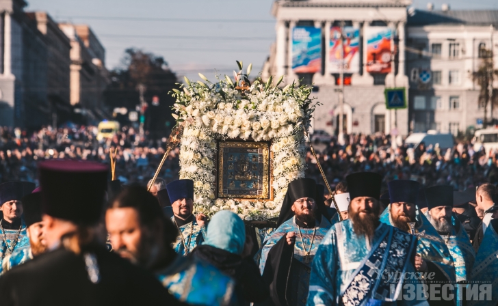 Куряне проводили чудотворную икону Божией Матери «Знамение» Куряне проводили чудотворную икону Божией Матери «Знамение»