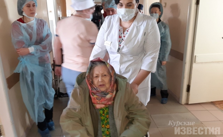 Участницу ВОВ, которая лежала в коридоре курской БСМП, выписывают из больницы Участницу ВОВ, которая лежала в коридоре курской БСМП, выписывают из больницы