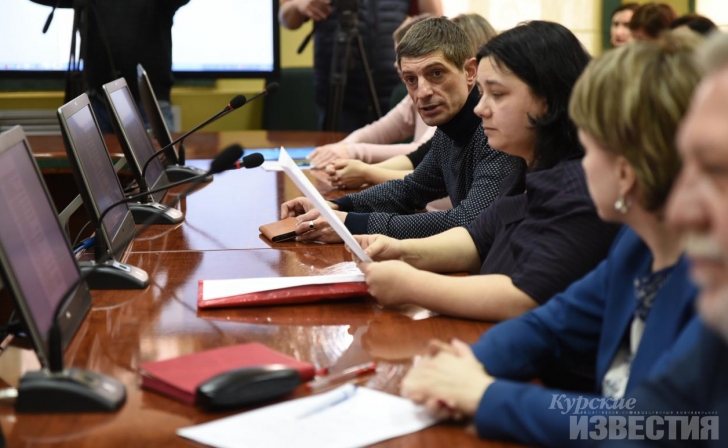 Курские власти обсудили поборы в школах Курские власти обсудили поборы в школах
