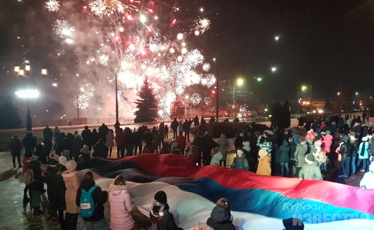 Торжества ко Дню защитника Отечества в Курске закончились салютом Торжества ко Дню защитника Отечества в Курске закончились салютом