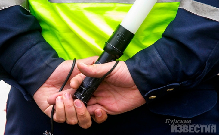 В Курской области мужчина попытался подкупить инспектора ДПС В Курской области мужчина попытался подкупить инспектора ДПС
