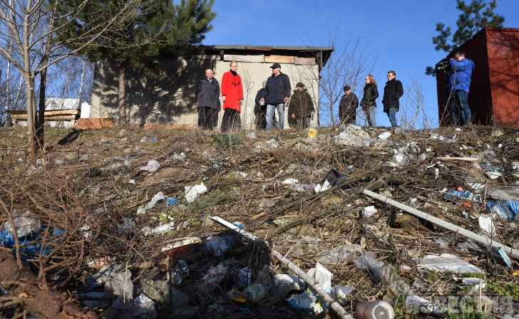 В Курске на улице Звёздной обнаружена несканкционированная свалка В Курске на улице Звёздной обнаружена несканкционированная свалка