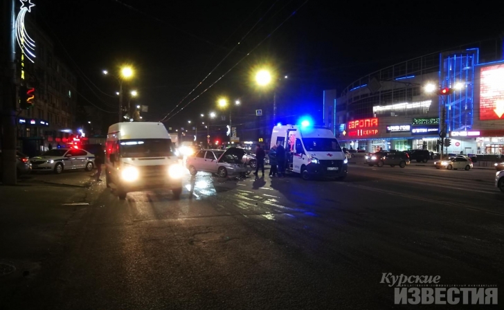 Курск. В столкновении автомобилей «ВАЗ» пострадали два человека Курск. В столкновении автомобилей «ВАЗ» пострадали два человека