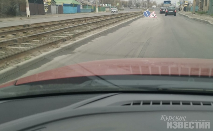 Куряне пожаловались на отсутствующую второй месяц крышку люка на улице 8 Марта Куряне пожаловались на отсутствующую второй месяц крышку люка на улице 8 Марта