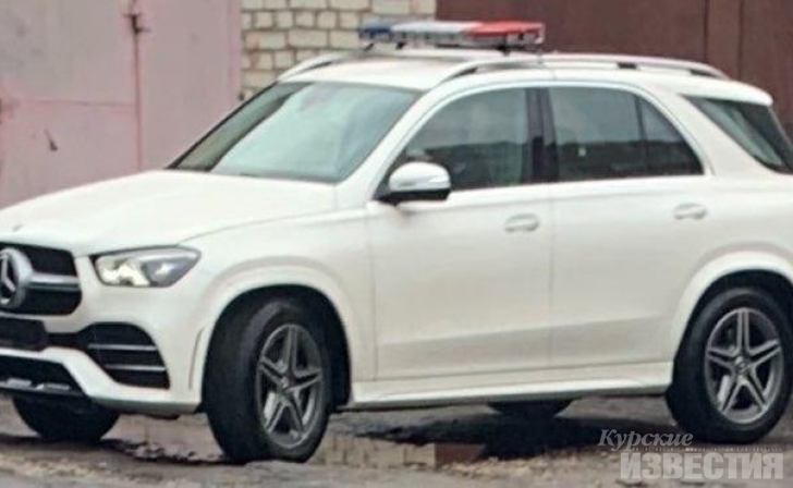 В курской полиции раскрыли тайну дорогого «Мерседеса» с сиреной без номеров В курской полиции раскрыли тайну дорогого «Мерседеса» с сиреной без номеров