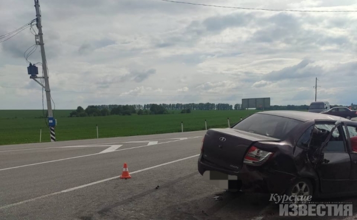 В ГИБДД сообщили подробности столкновения легковушки и грузовика под Курском В ГИБДД сообщили подробности столкновения легковушки и грузовика под Курском