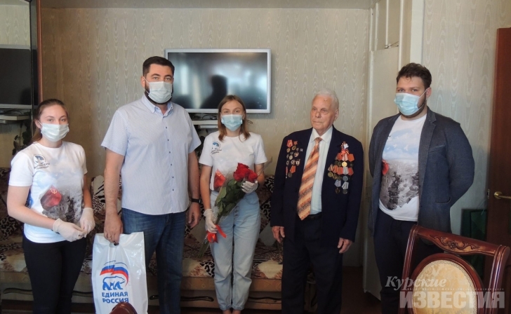 В Курской области ветеранам подарили кнопочные телефоны В Курской области ветеранам подарили кнопочные телефоны