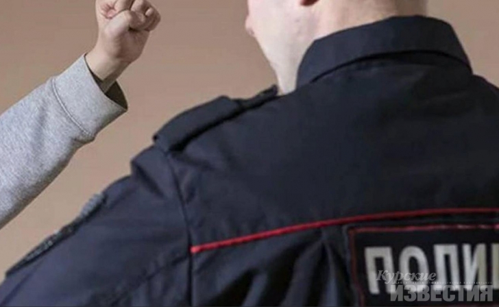 В Курской области пьяный водитель подрался с полицейским В Курской области пьяный водитель подрался с полицейским