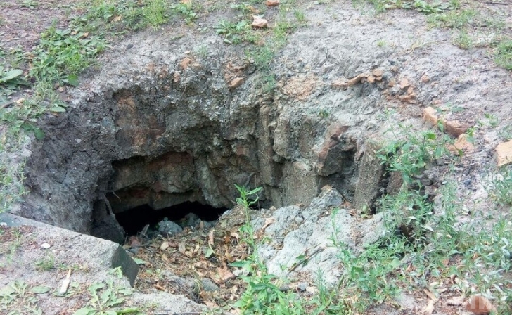 Под провалом у курского Дворца пионеров общественники нашли старинный подвал Под провалом у курского Дворца пионеров общественники нашли старинный подвал