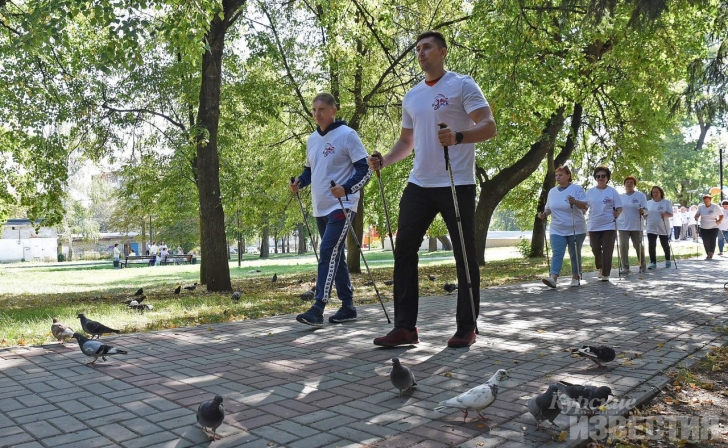 В Курске замгубернатора прошел дистанцию вместе с участниками Клуба скандинавской ходьбы В Курске замгубернатора прошел дистанцию вместе с участниками Клуба скандинавской ходьбы