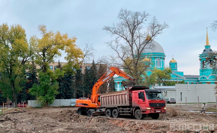 В Первомайском парке Курска расчищают территорию бывшего Летнего театра В Первомайском парке Курска расчищают территорию бывшего Летнего театра