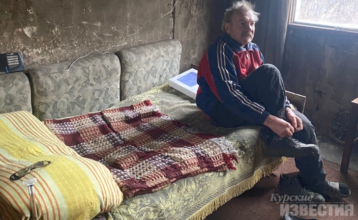 Курские волонтёры помогают мужчине, живущему в доме без отопления и воды Курские волонтёры помогают мужчине, живущему в доме без отопления и воды